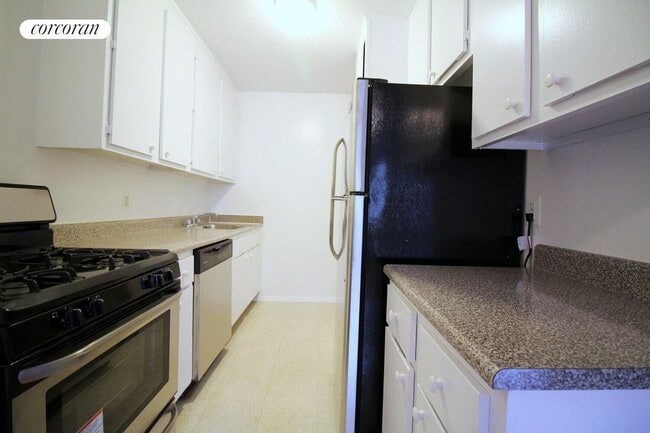 Building Photo - 401 2nd Ave