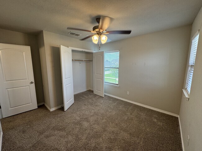 Building Photo - 7615 Stonehollow
