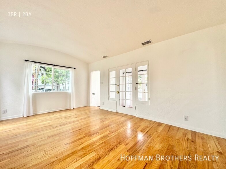 Building Photo - 1450 S Wooster St