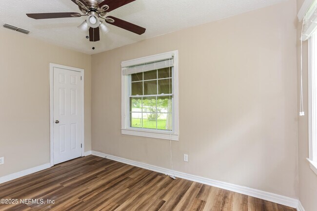 Building Photo - 3114 N 3rd St Cir