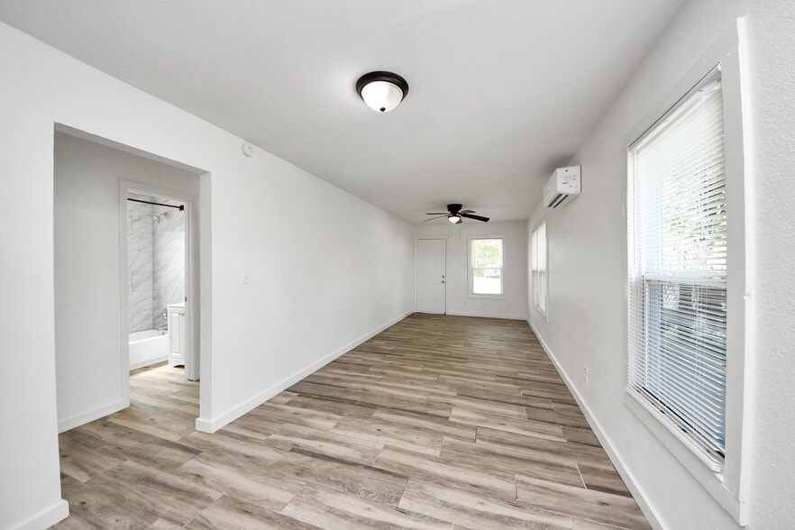 Building Photo - 406 73rd St