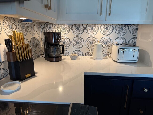 Building Photo - 867 Bowers Ln