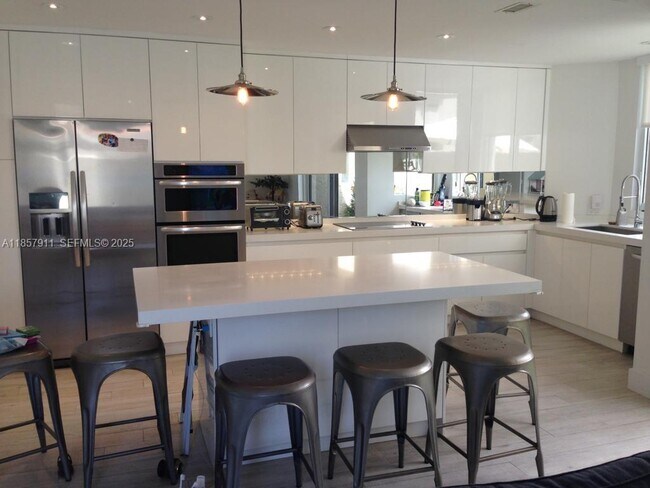 Building Photo - 201 Crandon Blvd