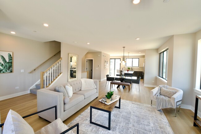Building Photo - 178 Pointe Dr
