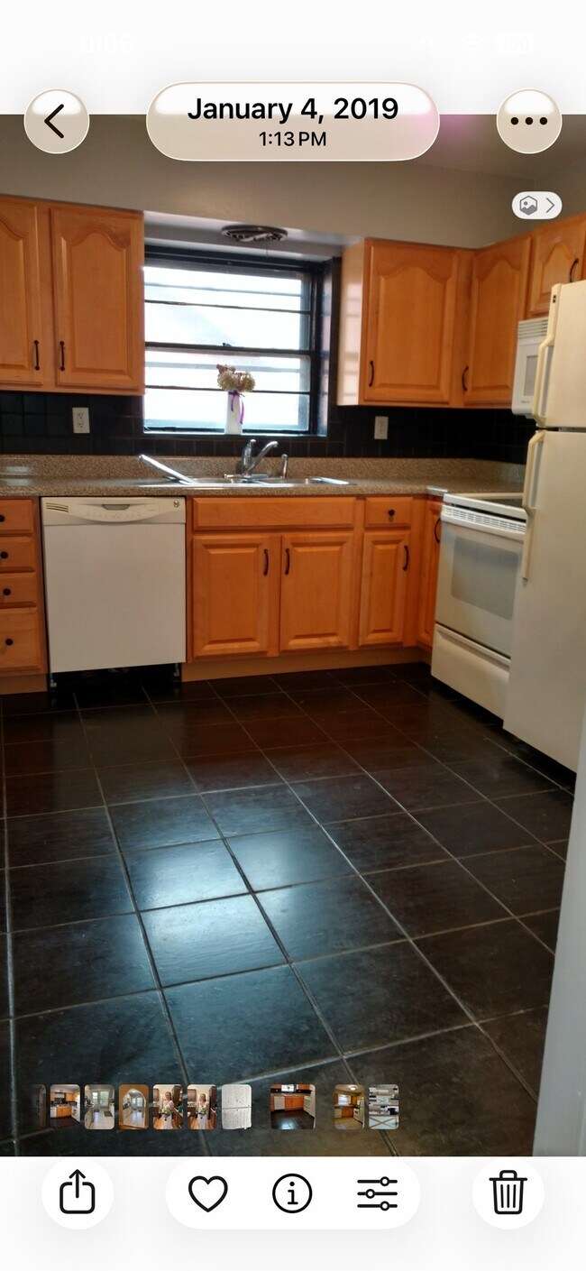 Building Photo - 1256 Moorlands Dr
