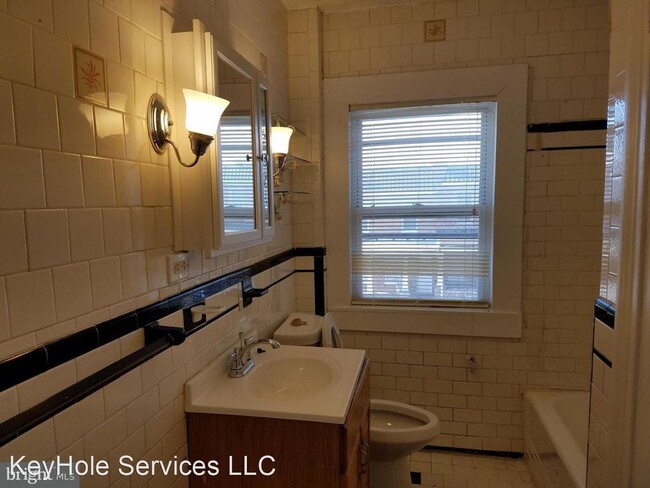 Building Photo - 3 br, 1 bath House - 1 N. Ellamont Street