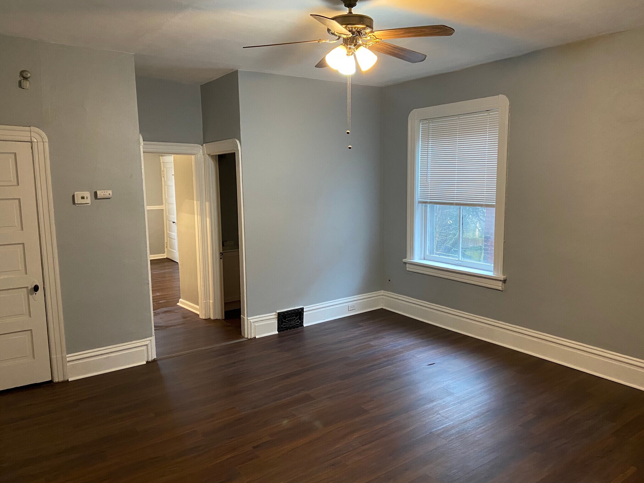 Building Photo - 4044 Russell Blvd