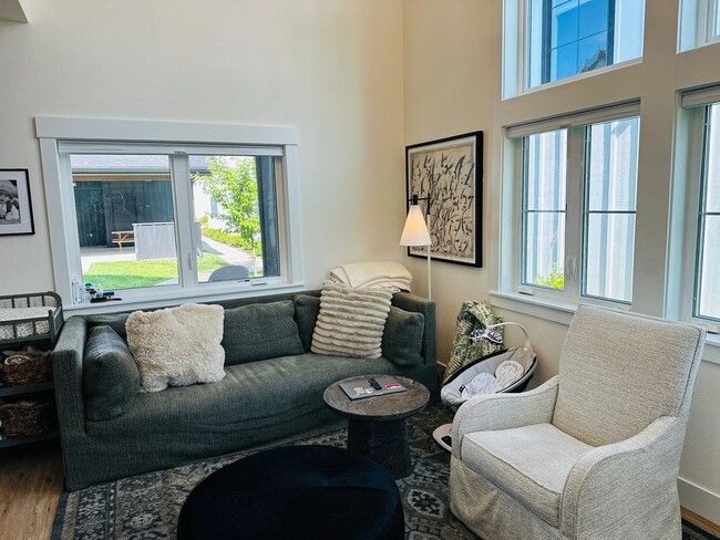 Building Photo - Custom Condo Community