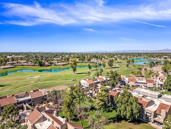 Building Photo - 7340 N Vía Camello Del Norte