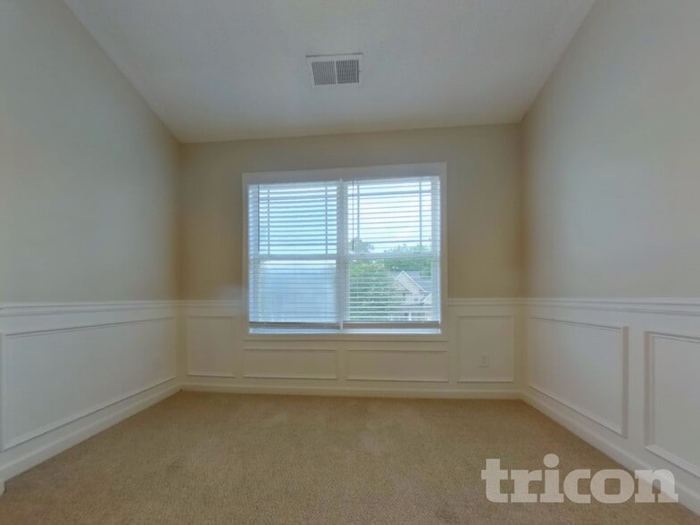 Building Photo - 611 Hemlock Ct
