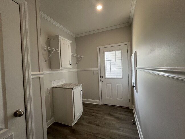 Building Photo - 535 Zebra Dr