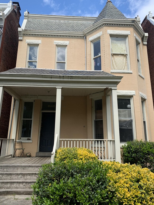 Building Photo - 1842 W Grace St