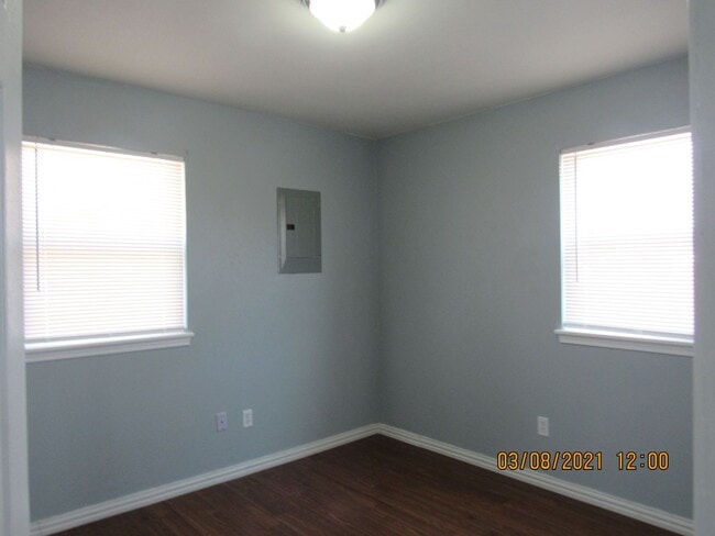 Building Photo - MOVE IN SPECIAL: $200 OFF OF THE FIRST MONTH'S RENT!