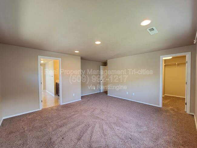 Building Photo - 533 Jordan Ln