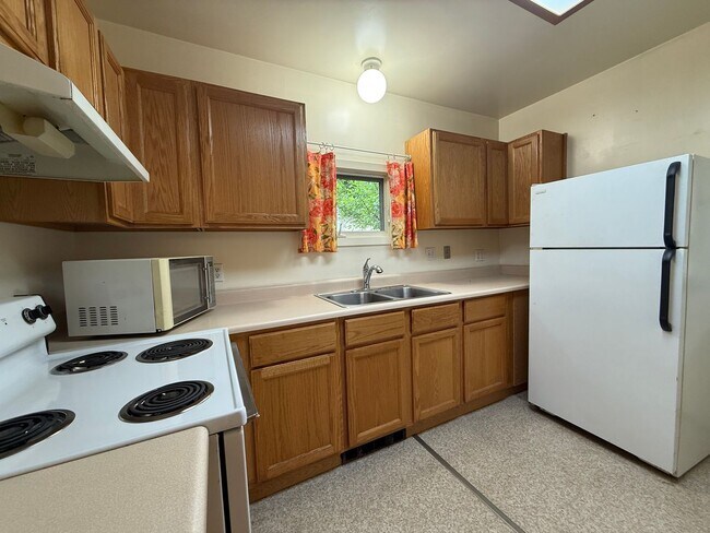 Building Photo - Charming, One bedroom duplex in Prime Ashland location | Available Now!