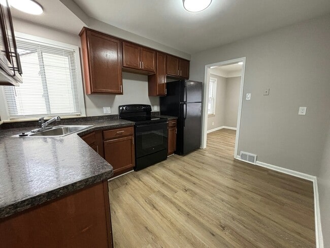 Building Photo - 31045 Marquette St