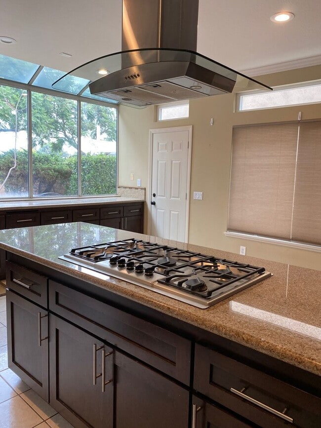Building Photo - Beautiful 3 Bed 3 Bath Sorrento Home in Cy...
