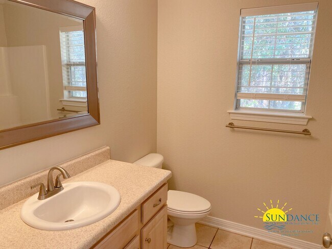 Building Photo - Stunning 4 Bedroom Home in Holley By The Sea