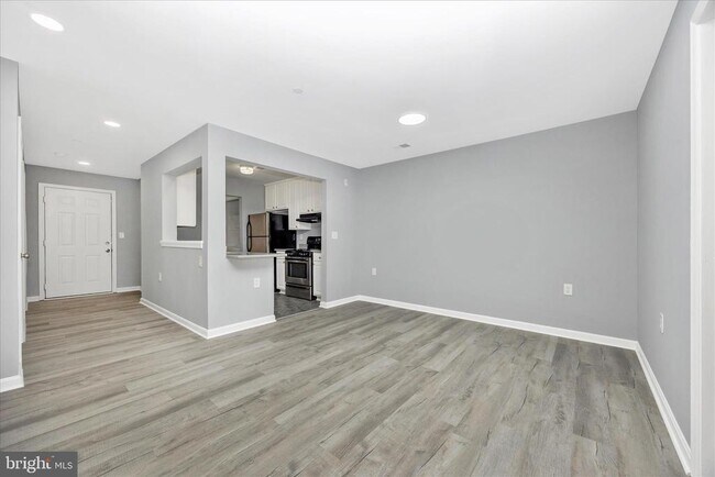 Building Photo - 10001 Vanderbilt Cir