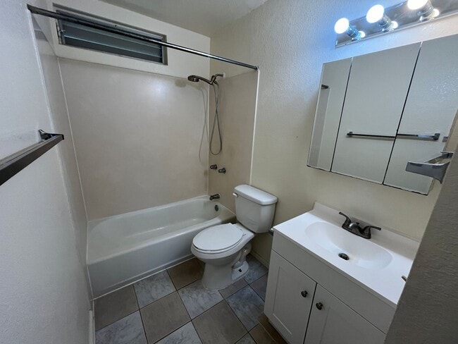 Building Photo - Mililani Terrace - 1 bedroom, AC, Ground Floor end unit with 1 parking