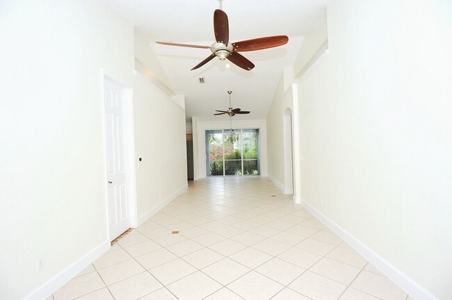 Building Photo - Annual Rental - Single Family Home Naples Park!