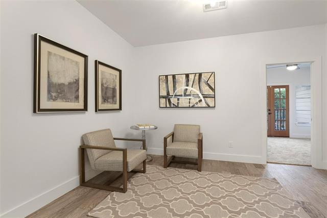 Building Photo - 933 W Eighth St