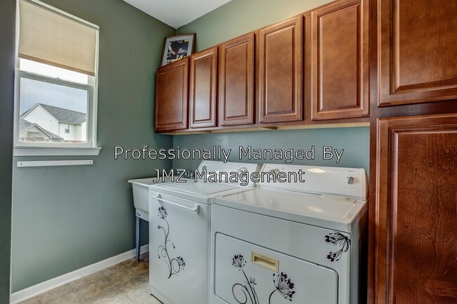 Building Photo - 28285 Cottage Ln