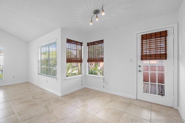Building Photo - 1345 Crystal Way