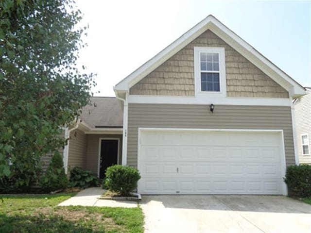 Building Photo - 194 Mott Rd