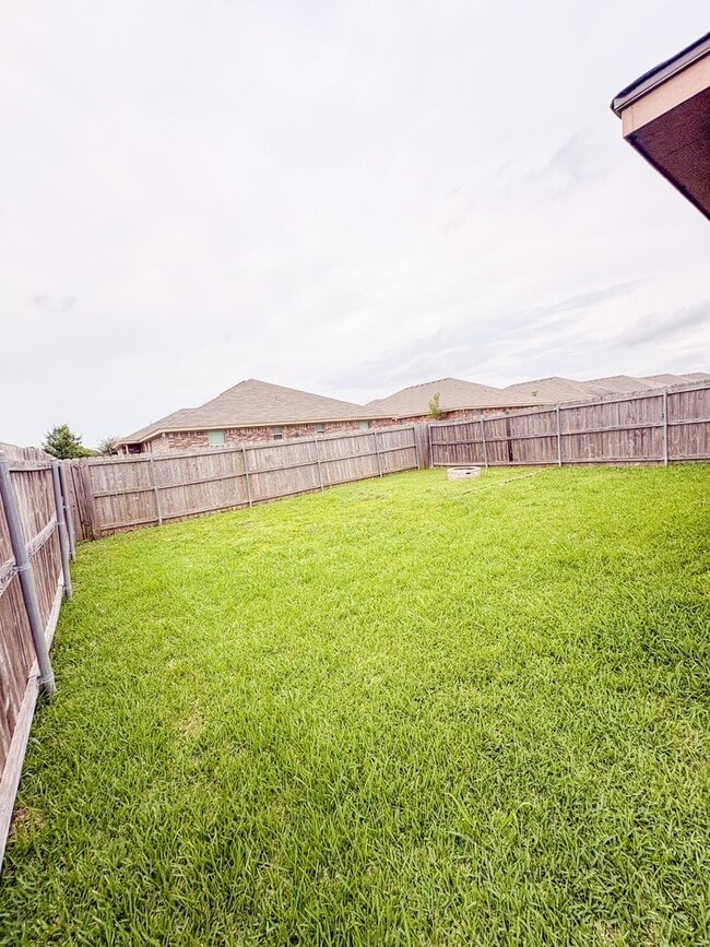 Building Photo - 511 Karey Dr