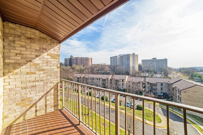 Building Photo - 6145 Edsall Rd