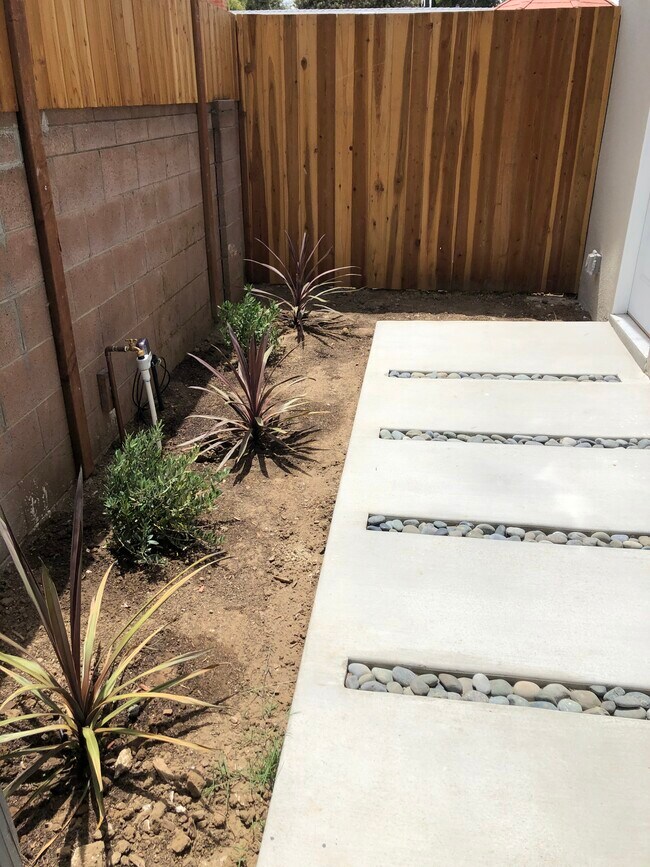 Building Photo - 7539 Royer Ave