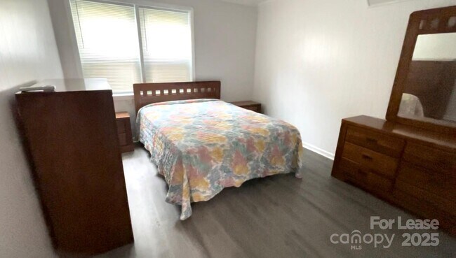 Building Photo - 124 Bridges Cir