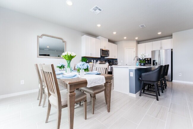 Building Photo - Spacious & Beautifully designed 4 Bedroom/...