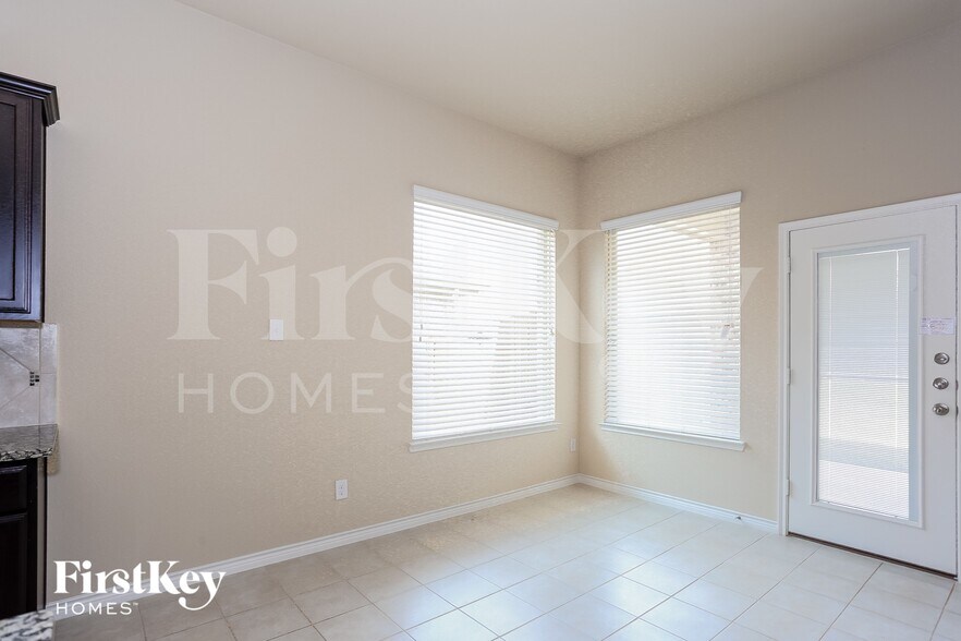Building Photo - 921 Lake Cypress Ln