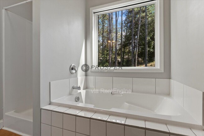 Building Photo - 110 Raeburn Way