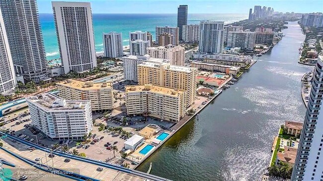 Building Photo - 1817 S Ocean Dr