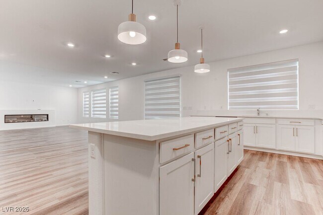 Building Photo - 10269 Lofty Knl St