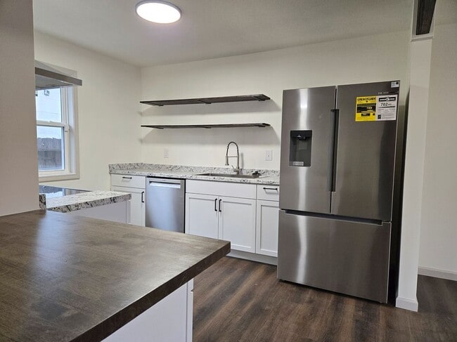 Building Photo - 420 W Huntington Ave