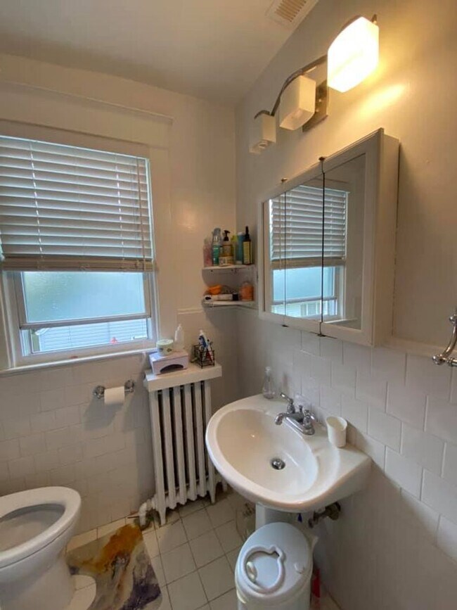 Building Photo - Beautiful 5 Bedroom Single Family Home in Silver Spring!