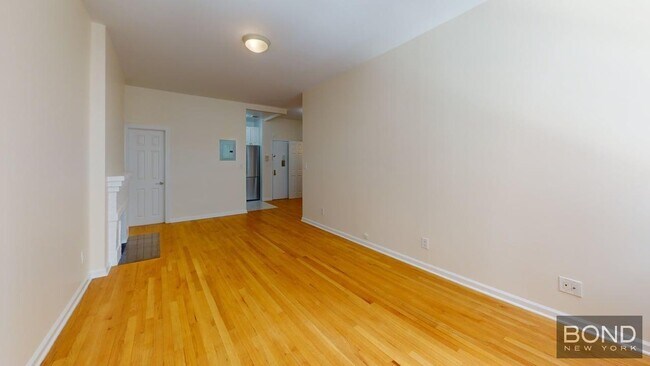 Building Photo - 52 W 56th St