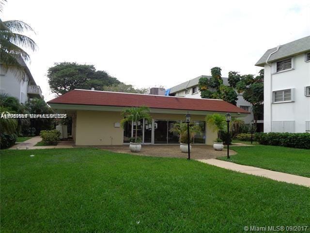 Building Photo - 15205 NE 6th Ave