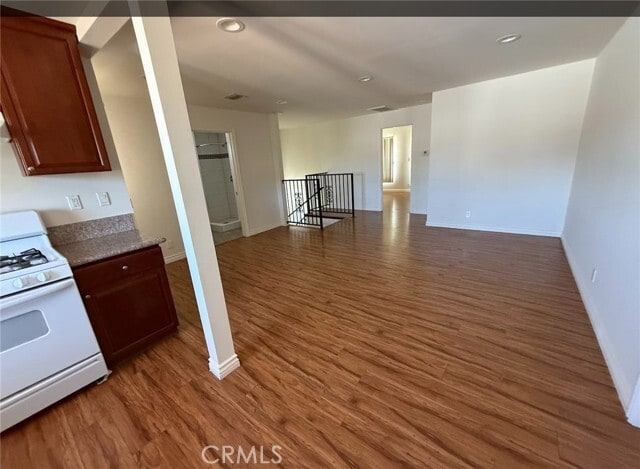 Building Photo - 465 N Marengo Ave