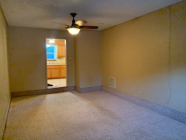 Building Photo - Well Maintained Home In Glenpool!