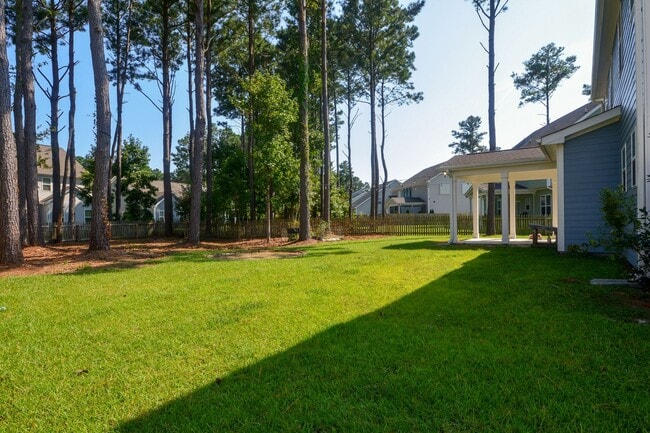 Building Photo - Beautiful 3 Bedroom + Flex Room in Gated C...