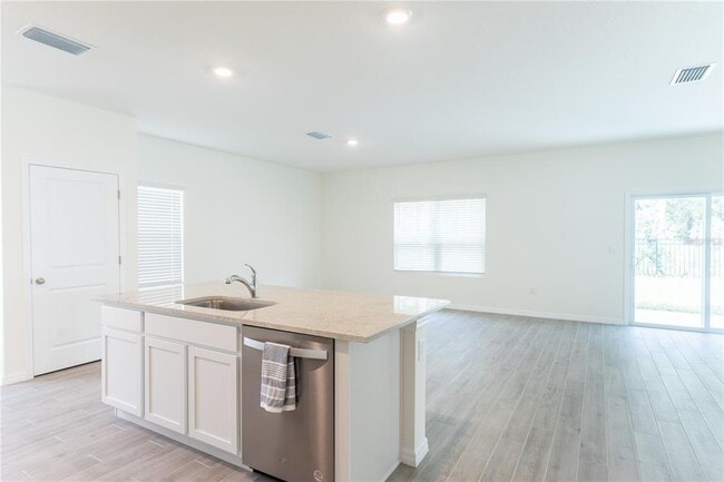 Building Photo - 4807 SW 51st Dr