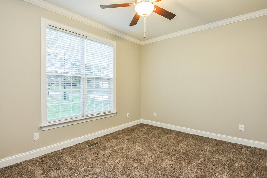 Building Photo - 308 Nelson Ln