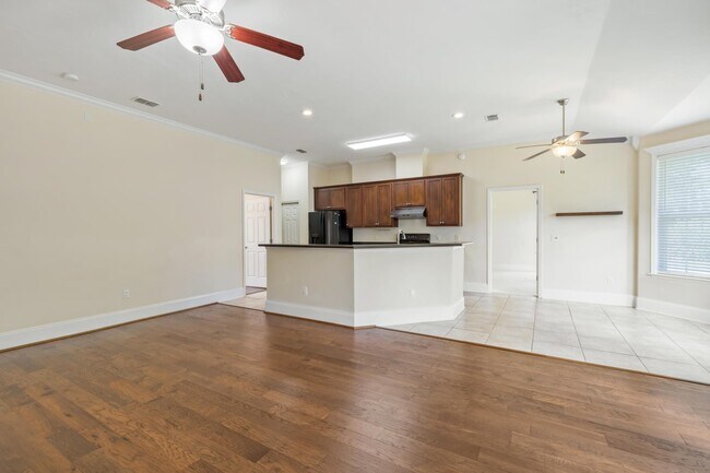 Building Photo - 5633 Tecumseh Dr