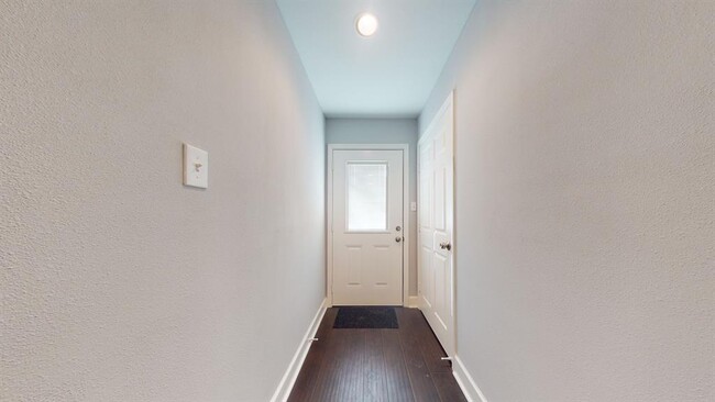 Building Photo - 6801 Greenhurst St
