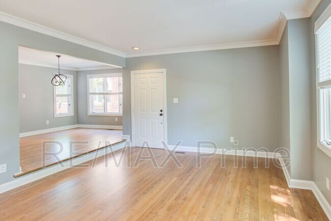 Building Photo - 1229 Llewellyn Ave